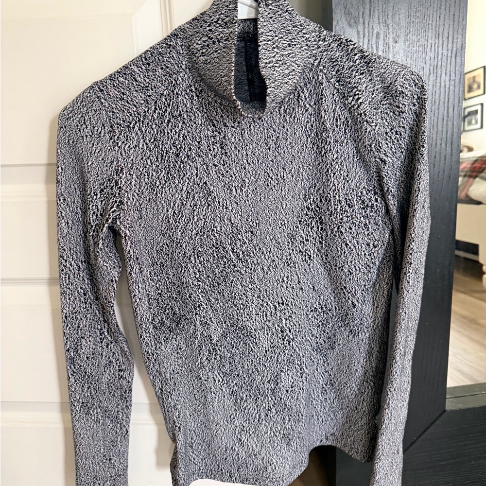 Lululemon Ready to Rulu Turtleneck